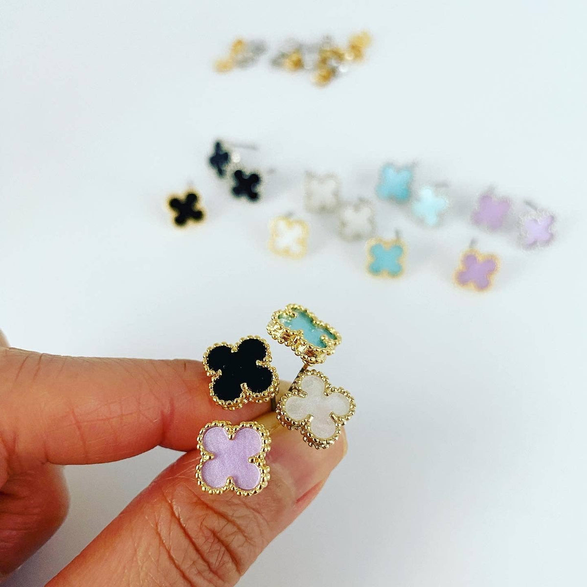 Classic Clover Earrings by Must Have (Lavender)