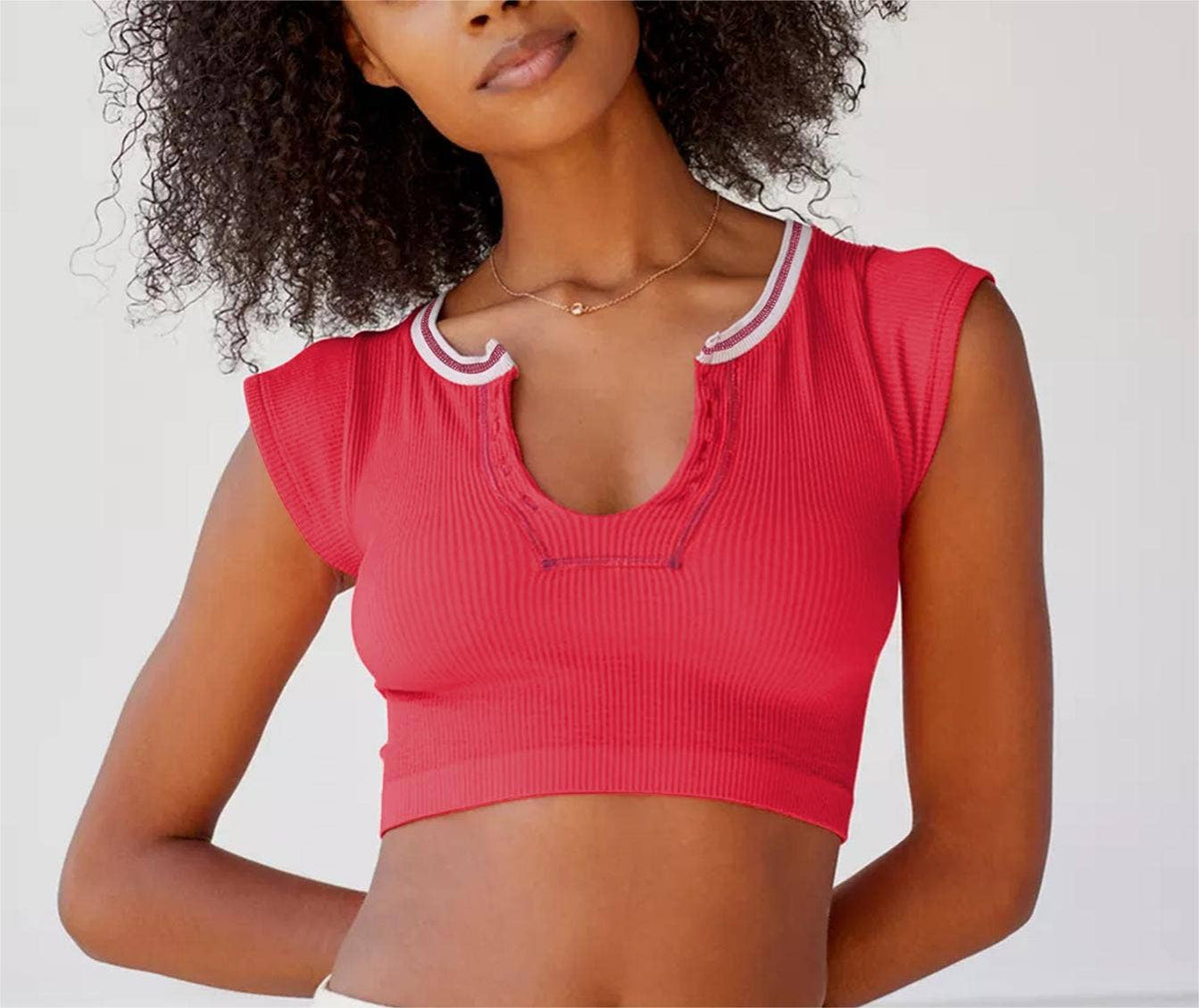 Camiseta de punto acanalada con corte entallado y sexy Hiddenbrand